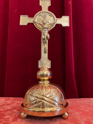 Altar - Cross style art - deco en Brass / Bronze / Polished and Varnished, Belgium  20 th century ( Anno 1930 )