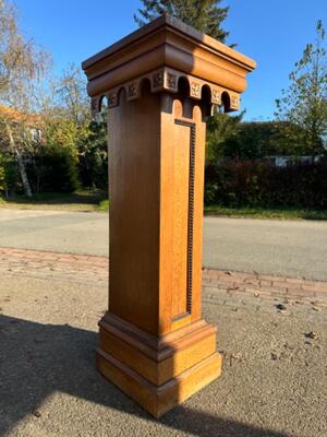 Statue Stand style art - deco en Oak wood, Netherlands  20 th century ( Anno 1930 )