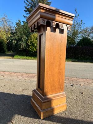 Statue Stand style art - deco en Oak wood, Netherlands  20 th century ( Anno 1930 )