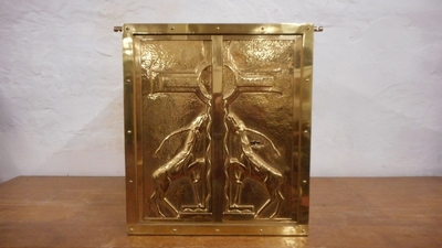 Tabernacle With Original Key. Weight 130 Kgs style Art - Nouveau en Brass / Bronze / Iron, Belgium 20th century (Anno 1951)