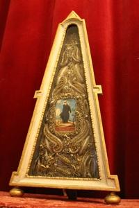 Reliquary Engraving Of St. Ignatius. Relics Of : St. Candida. St. Pancratio. St. Modestini, St. Boni. style Baroque en Totally hand-embroidered Brocade / wood polychrome / Glass, Italy 18 th century (1735)