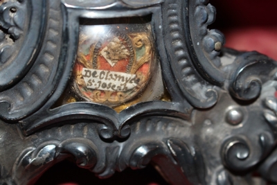 Reliquary-Relic Of The True Cross In Rock-Crystal  / Relic From Mantle Of St. Joseph / Most Probably Documentation Inside /  Museum-Piece style Baroque en Front full silver / Back side Ebony wood / Originally Sealed, Belgium 17 th century ( About 1685 )