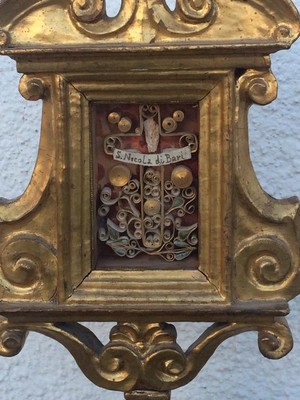 Reliquary - Relic Saint Nicholas Of Bari  style Baroque en Wood / Gilt / Papier Rolle, Italy 17 th century