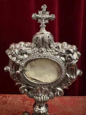 Reliquary  style Baroque - Style en Full - Silver / Polisched & Varnished / Silver Marks Present / Glass , Belgium  18 th century