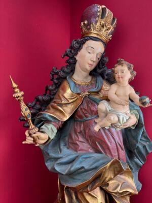Sculpture Madonna & Child With Matching Pedestal Measures Without Pedestal. style Baroque - Style en Carved - Wood, Italy 20 th century ( Anno 1960 )