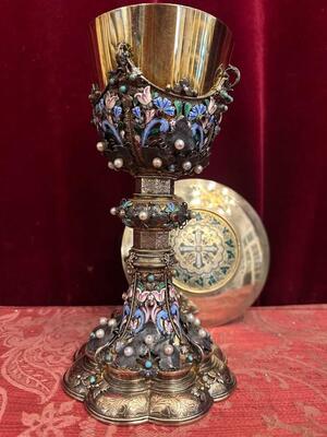 Exceptional Chalice. style Classical en SILVER GILT , ENAMEL , FLORAL DECORATION , AMETHYST CABOCHONS , PEARLS, Hungary  19 th century