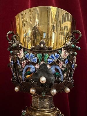 Exceptional Chalice. style Classical en SILVER GILT , ENAMEL , FLORAL DECORATION , AMETHYST CABOCHONS , PEARLS, Hungary  19 th century