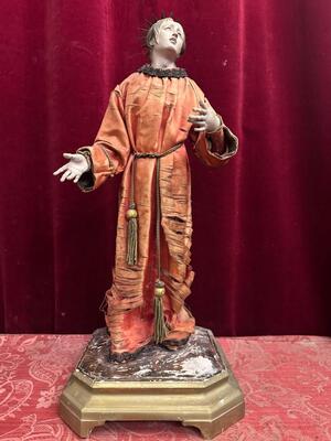 Neapolitan Sculpture St. Mary Under The Cross  style Classical - Style en High Quality Hand - Carving / Wood / Dressed / Fabrics / Glass Eyes, Naples - Italy  19 th century ( Anno 1860 )