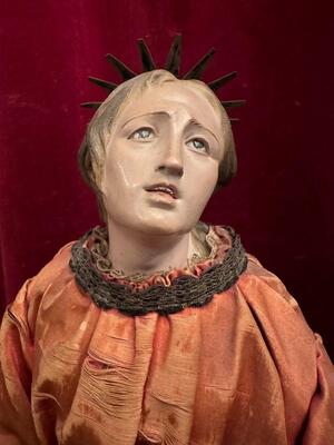 Neapolitan Sculpture St. Mary Under The Cross  style Classical - Style en High Quality Hand - Carving / Wood / Dressed / Fabrics / Glass Eyes, Naples - Italy  19 th century ( Anno 1860 )