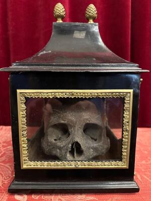 Exceptional Reliquary Relic St. Macra Of Reims V.M. Caput ( Skull ) style Classicistic en Wood / Brass / Bronze / Glass / Originally Sealed, France 18 th century ( Anno 1777 )