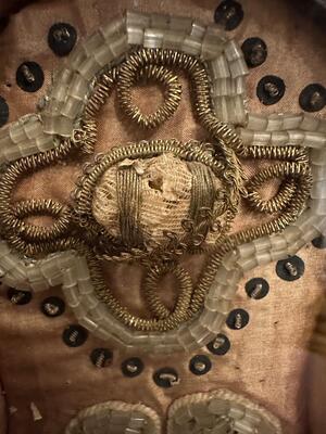 Early Reliquary Fully Hand - Made Monastery - Work First Class Relics ( Ex Ossibus ) St. Felicis. ( S. Felix ).  en Glass / Fabrics , Italy 18 th century ( Anno 1725)