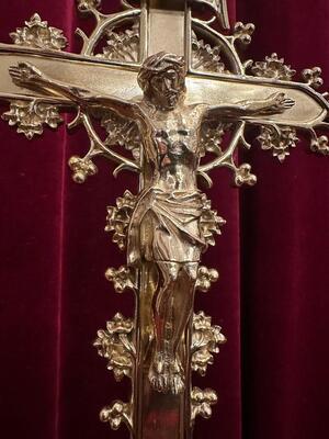 1 Gothic - Style Altar - Cross