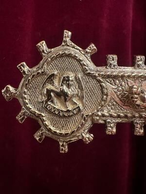 1 Gothic - style Altar - Cross