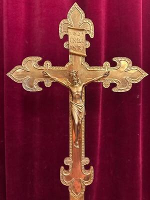 1 Gothic - style Altar - Cross