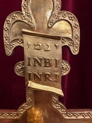 1 Gothic - style Altar - Cross