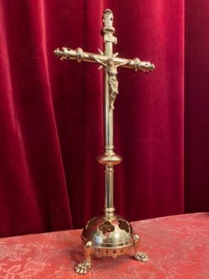 Altar - Cross style Gothic - style en Brass / Bronze / Polished and Varnished, Belgium 19 th century ( Anno 1890 )