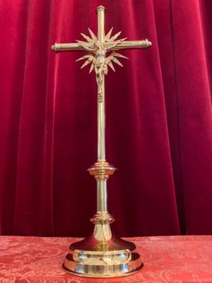 Altar - Cross style Gothic - style en Brass / Bronze / Polished and Varnished, Belgium  19 th century