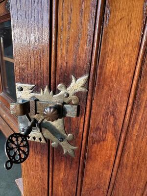 Cabinet  style Gothic - Style en Oak wood / Glass, France 19 th century