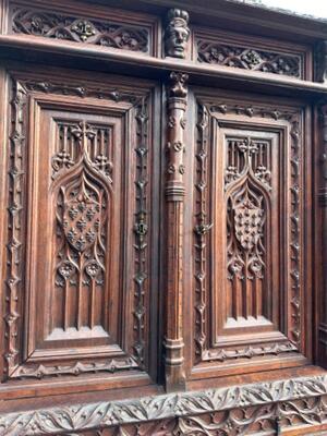 Cabinet With Original Key & Locks style Gothic - Style en Wood Oak, France 19 th century ( Anno 1865 )