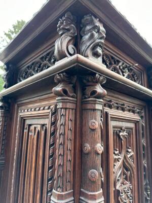 Cabinet With Original Key & Locks style Gothic - Style en Wood Oak, France 19 th century ( Anno 1865 )