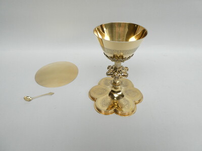 Chalice By: Jean-Baptiste Van Damme ( 1863 - 1917 ) style Gothic - Style en Full - Silver / Silver Marks Present / Stones, Bruges - Belgium  19 th century