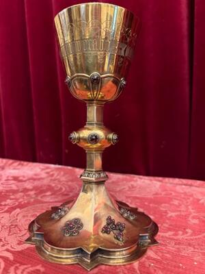 Chalice Not Cleaned Yet. Tekst Cuppa : Calidem Salutaris Accipiam Et Nomen Dominis Invocab style Gothic - Style en Full - Silver / Stones / Rubins , Birningham United Kingdom 19 th century ( Anno 1865 )