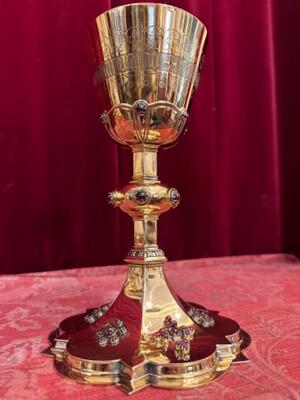 Chalice Tekst Cuppa : Calidem Salutaris Accipiam Et Nomen Dominis Invocab style Gothic - Style en Full - Silver / Gilt / Stones / Rubins, Birningham United Kingdom 19 th century ( Anno 1865 )