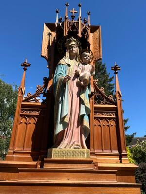 Chapel With St. Mary & Child.  style Gothic - Style en Wood, Spain 19 th century ( Anno 1865 )