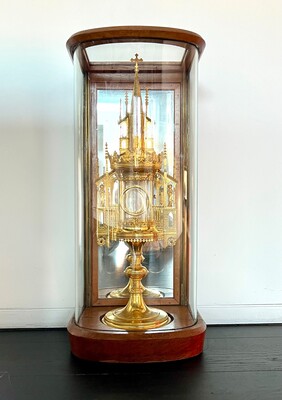 1 Gothic - Style Cillinder Monstrance
