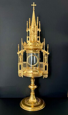 1 Gothic - Style Cillinder Monstrance