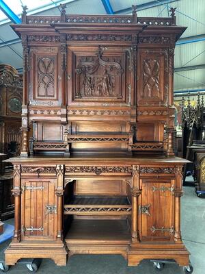 Exceptional Cabinet style Gothic - Style en Wood Walnut, France 19 th century