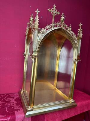 Exceptional Display Cabinet style Gothic - Style en Bronze - Gilt / Polished and Varnished / Glass, France 19 th century ( Anno 1865 )