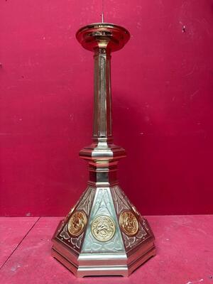Exceptional Paschal Candle Holder Measures Without Pin style Gothic - Style en Brass / Bronze / Polished and Varnished, Belgium  19 th century