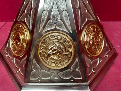 Exceptional Paschal Candle Holder Measures Without Pin style Gothic - Style en Brass / Bronze / Polished and Varnished, Belgium  19 th century