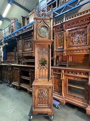 Exceptional Standing Clock style Gothic - Style en Walnut wood / Glass / Brass, France 19 th century