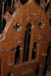 Gothic-Style Full Oak Holder For 60 Procession-Lanterns en Oak wood, Belgium 19th century