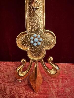 1 Gothic - Style Hanging Cross