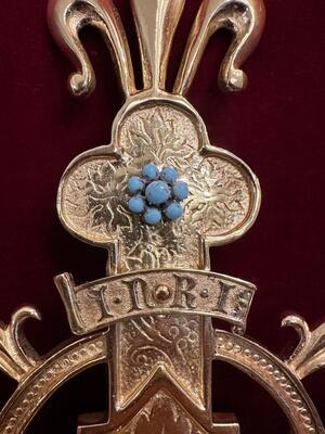 1 Gothic - Style Hanging Cross