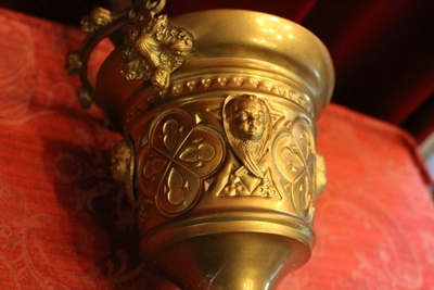Holy Water Holder style Gothic - style en Brass / Bronze / Gilt, France 19th century