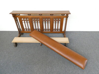 Kneeler. style Gothic - Style en Oak wood, Belgium  19 th century