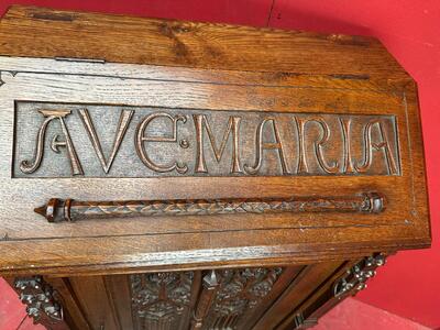 1 Gothic - Style Kneeler