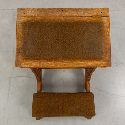 1 Gothic - Style Kneeler