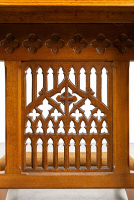 1 Gothic - Style Kneeler
