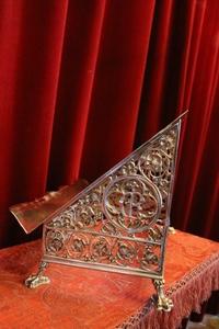 Missal Stand style Gothic - style en Bronze / Silvered / Polished and Varnished, Belgium 19th century