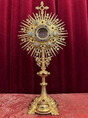 Monstrance With Original Lunula style Gothic - Style en Brass / Gilt / Stones / Enamel / Glass, France 19 th century ( Anno 1865 )