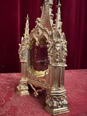 Reliquary style Gothic - Style en Bronze / Polished and Varnished / Glass, France 19 th century ( Anno 1865 )