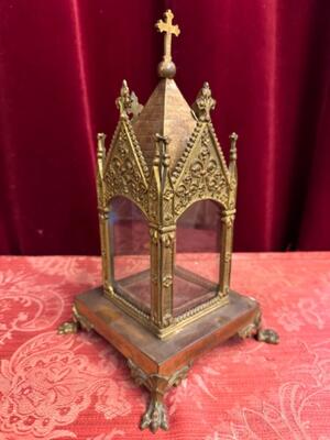 Reliquary - Relic  style Gothic - Style en Brass / Bronze / Glass, France 19 th century ( Anno 1875 )