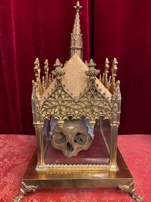 Reliquary - Relic Caput ( Skull ) St. Ar.....Drine V.M. style Gothic - style en Bronze / Gilt / Glass, France 19 th century / Skull before 1750