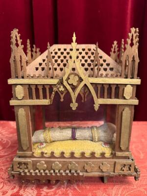 Reliquary - Relics Ex Ossibus ( Bones ) Ex Holy  Places St. Placidus style Gothic - Style en Fully hand - made monastery work / Wood / Glass / Fabrics / Originally Sealed, France 19 th century ( Anno 1850 )