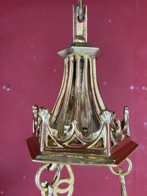 Sanctuary Lamp. style Gothic - style en Bronze / Polished and Varnished, France 19 th century ( Anno 1885 )